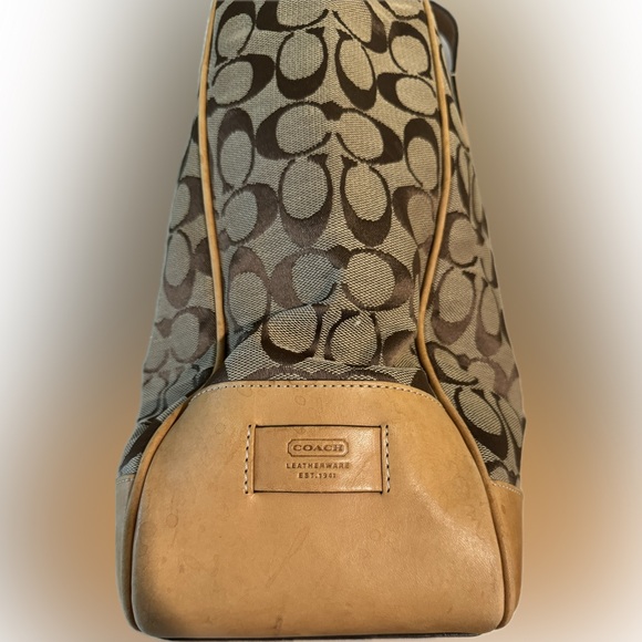 Vintage Coach Tote bag with signature C's. - Picture 5 of 9